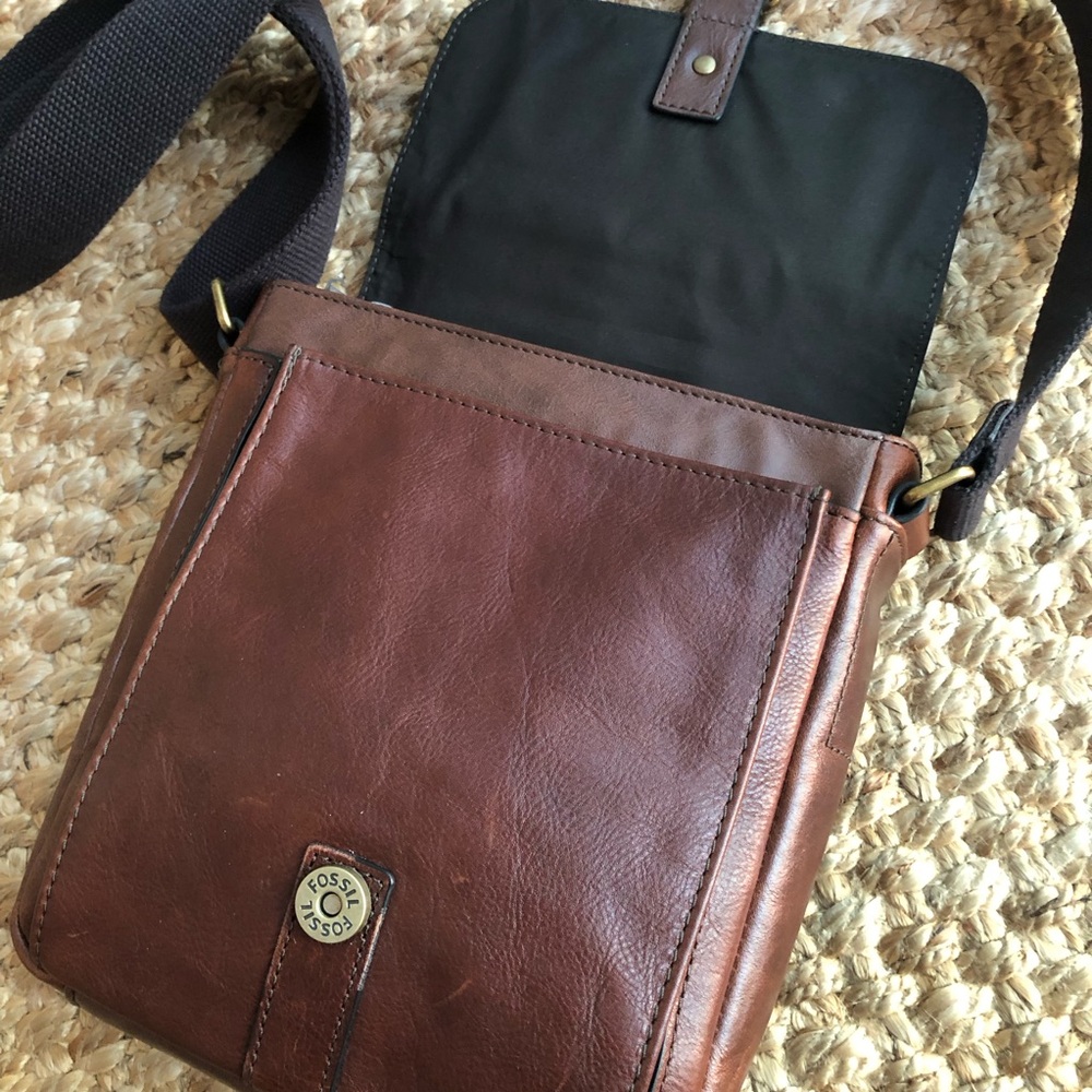 New: Fossil Miles Leather Courier Bag with Adjustable Strap - Picture 8 of 16